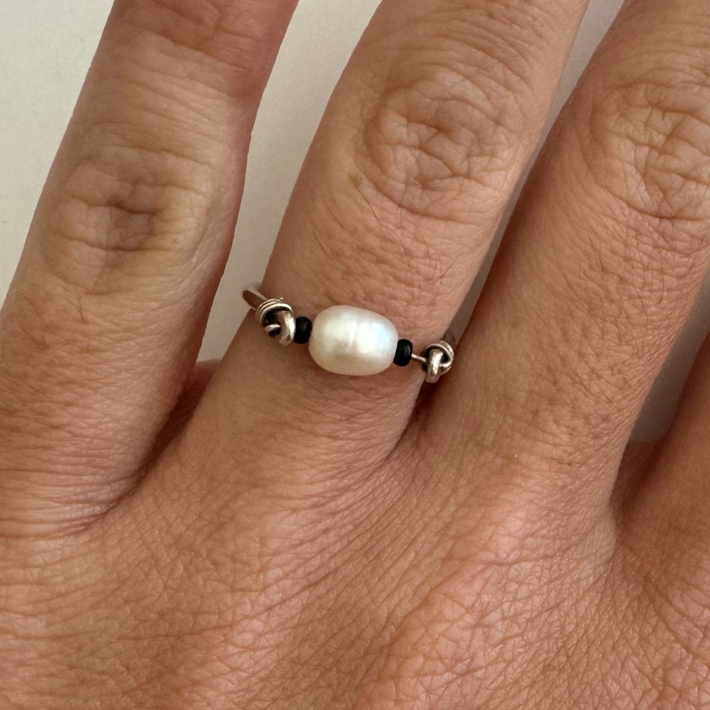 Sterling Silver Pearl and Black Bead Ring